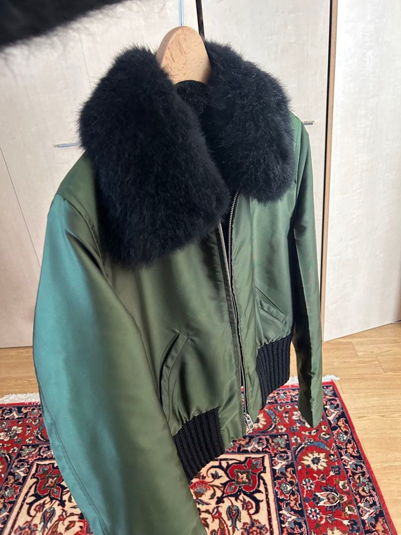 美品　PRADA ボンバージャケット　ファー襟付き（フクロギツネ）