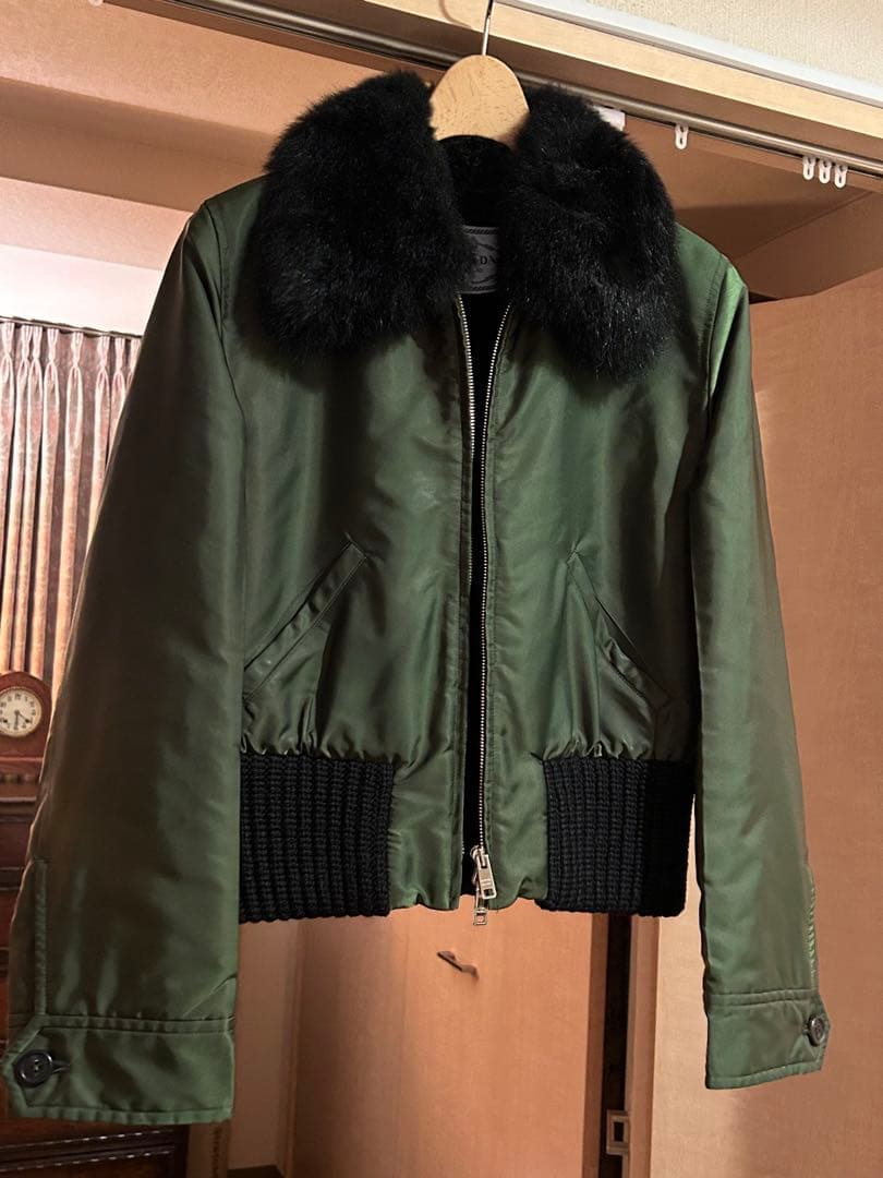 美品　PRADA ボンバージャケット　ファー襟付き（フクロギツネ）