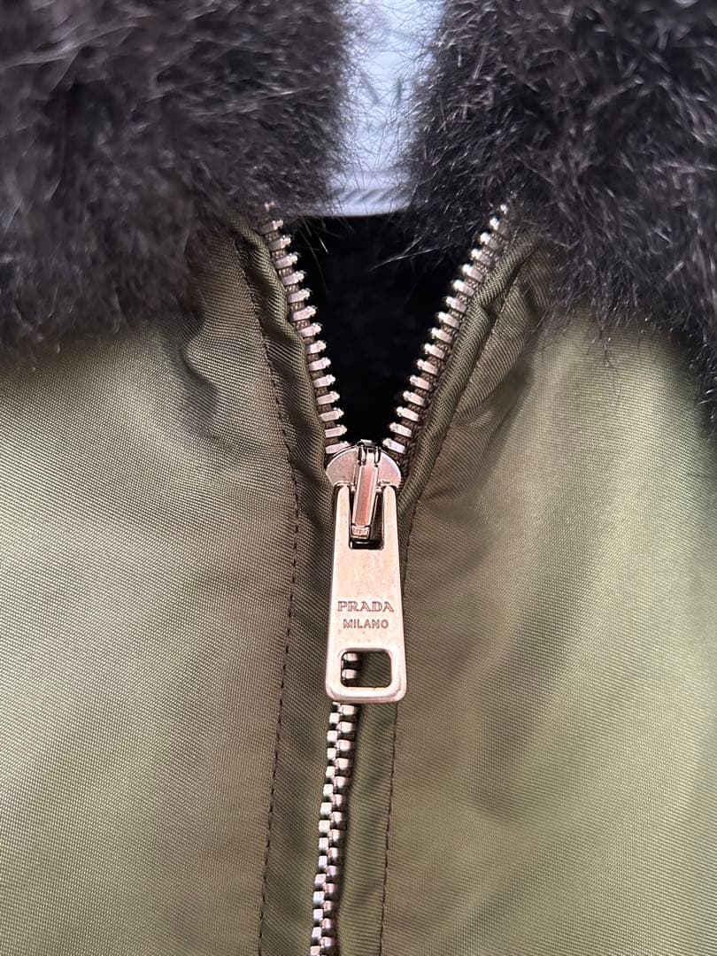 美品　PRADA ボンバージャケット　ファー襟付き（フクロギツネ）