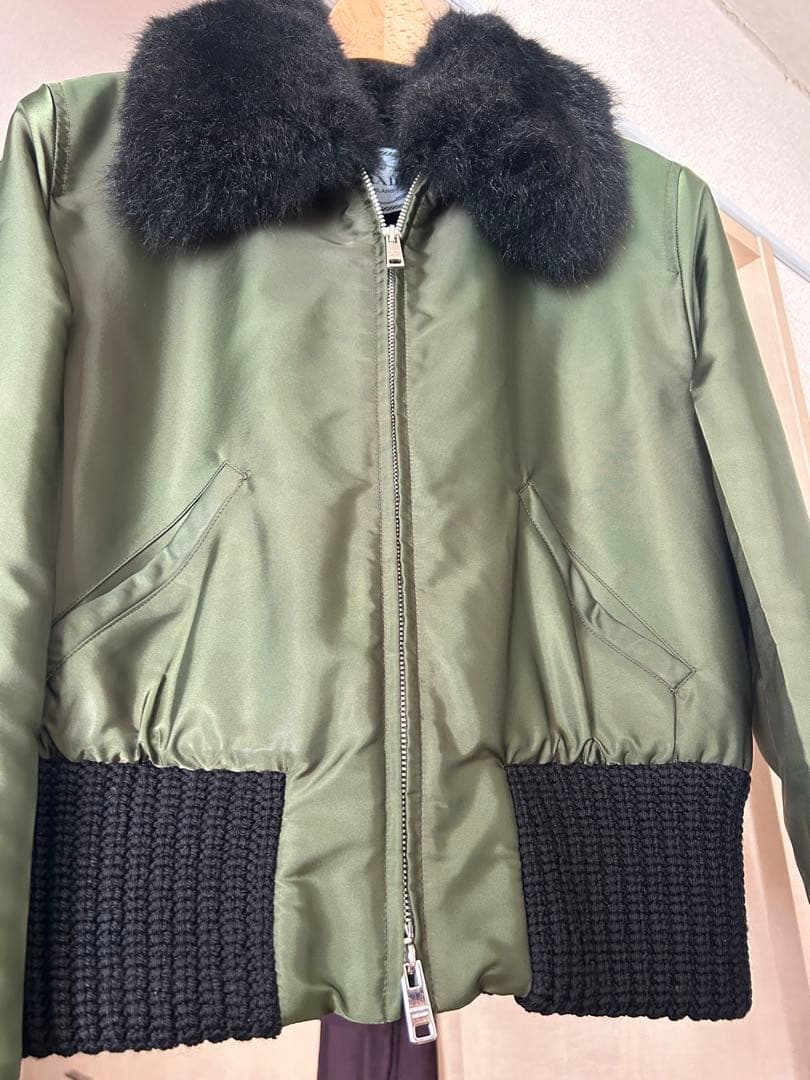 美品　PRADA ボンバージャケット　ファー襟付き（フクロギツネ）