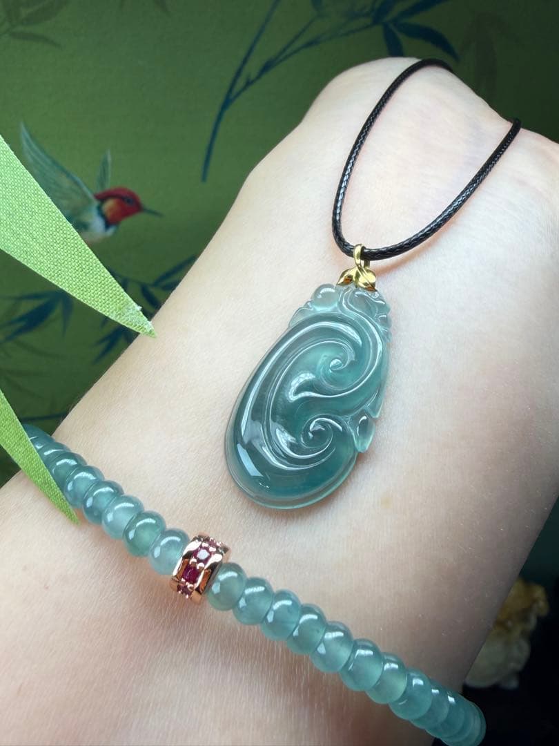 新入荷‼️天然A貨翡翠　クリスタル種、氷藍水翡翠【万事円満】18k如意　鑑定書付き