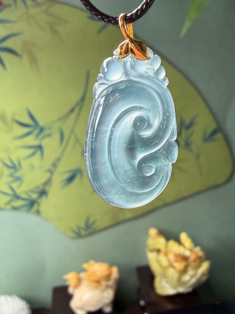 新入荷‼️天然A貨翡翠　クリスタル種、氷藍水翡翠【万事円満】18k如意　鑑定書付き