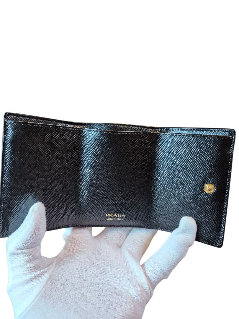 ＰＲＡＤＡ　プラダ　サフィアーノ　三つ折り財布 v