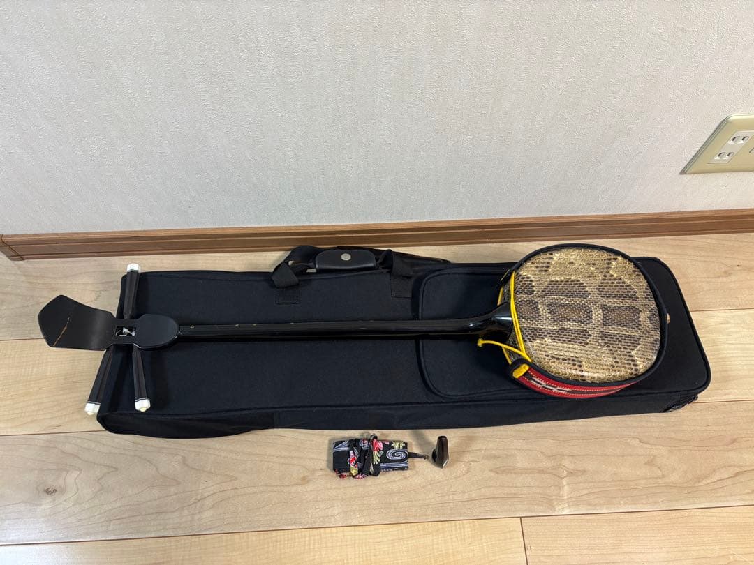 本ヘビ皮　三線　ケース付き