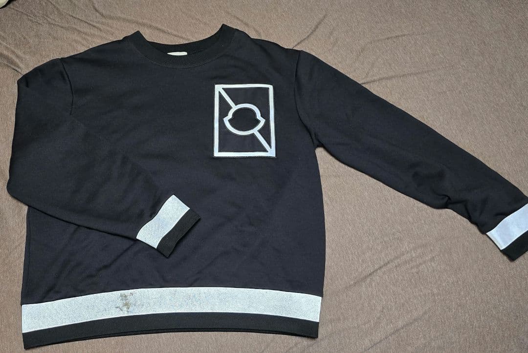 MONCLER 黒 ロゴ入り トレーナー