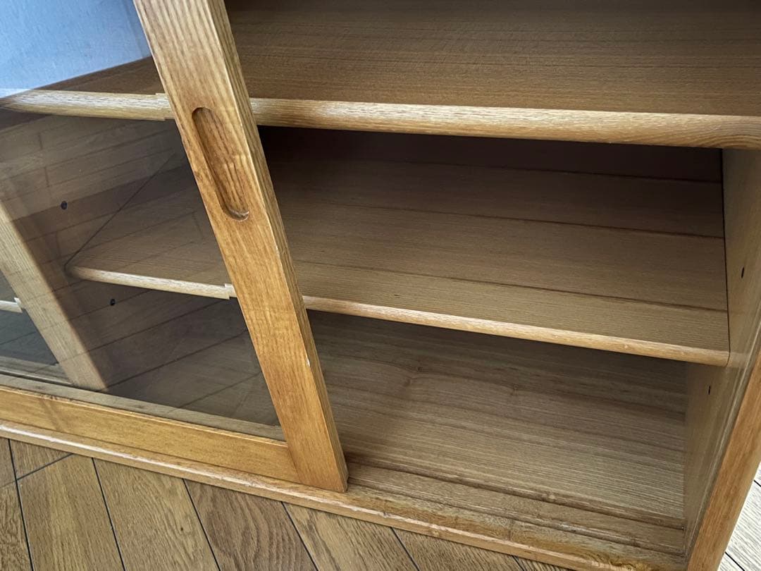 タモ材＊ガラス食器棚