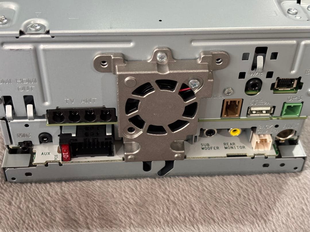 カロッツェリア AVIC-RZ811-D 美品　パイオニア　カーナビ