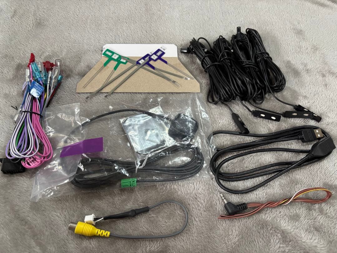 カロッツェリア AVIC-RZ811-D 美品　パイオニア　カーナビ