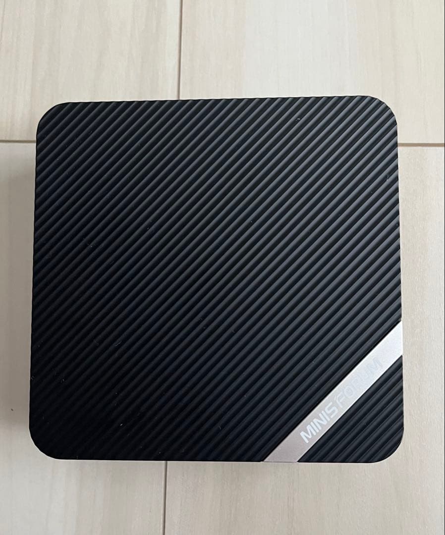 ミニPC Minisforum UM560XT