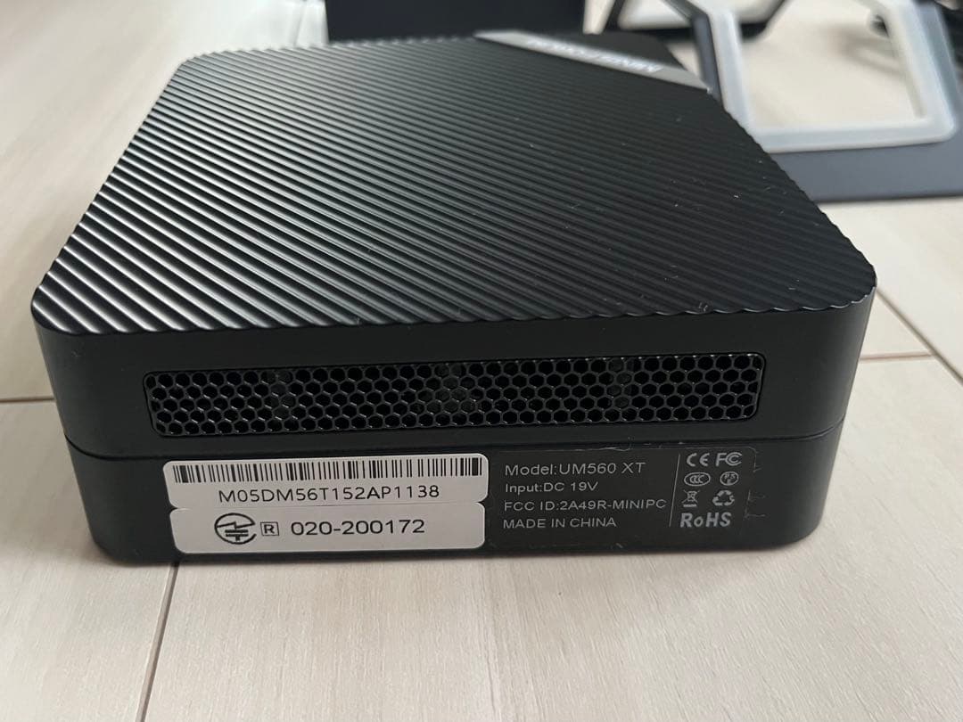 ミニPC Minisforum UM560XT