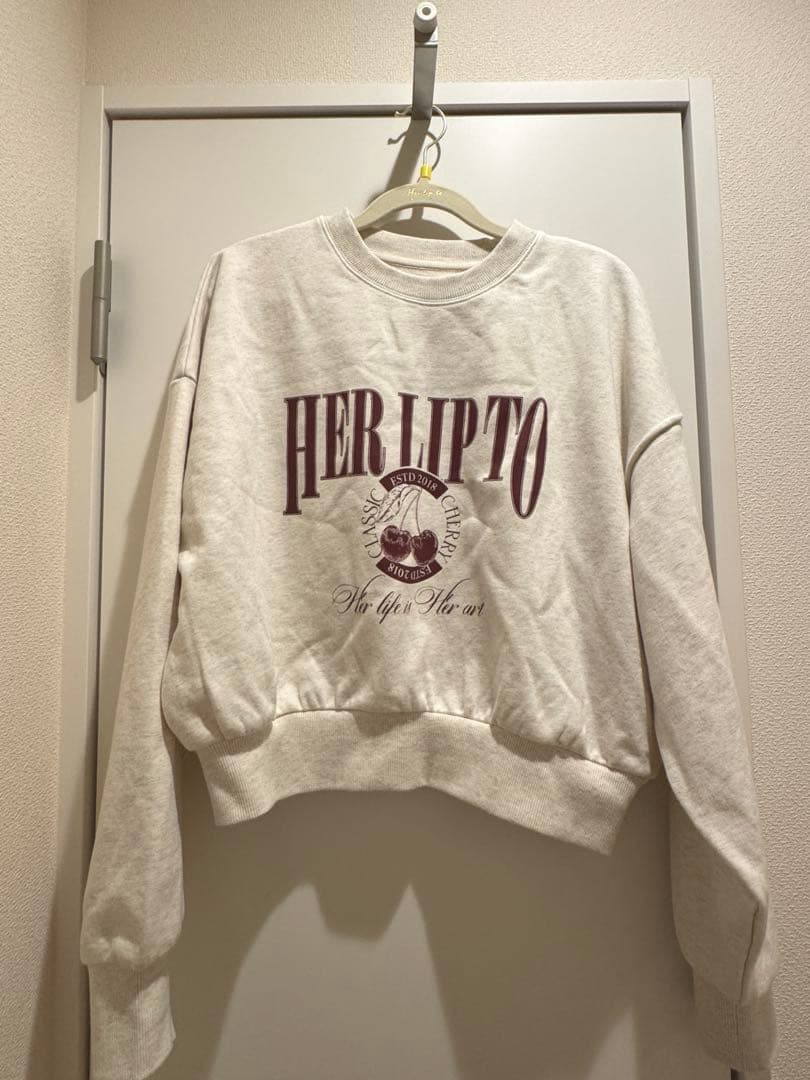新品未使用 herlipto Classic Cherry Sweatshirt
