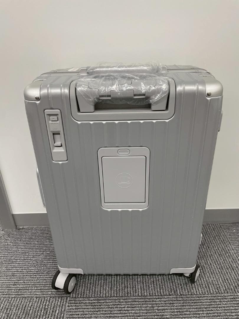 リベティ多機能キャリーケース【エナメルシルバーSサイズ】97