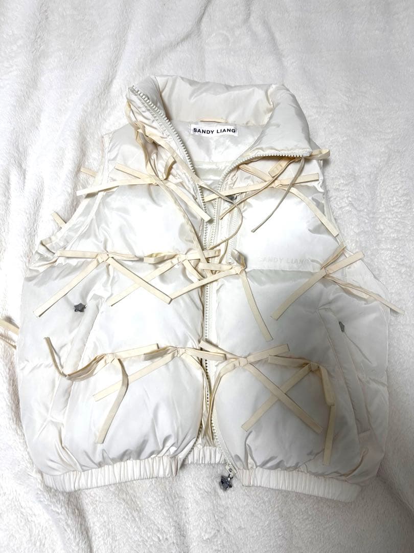 新品未使用SANDY LIANGリボン付きホワイトダウンベスト