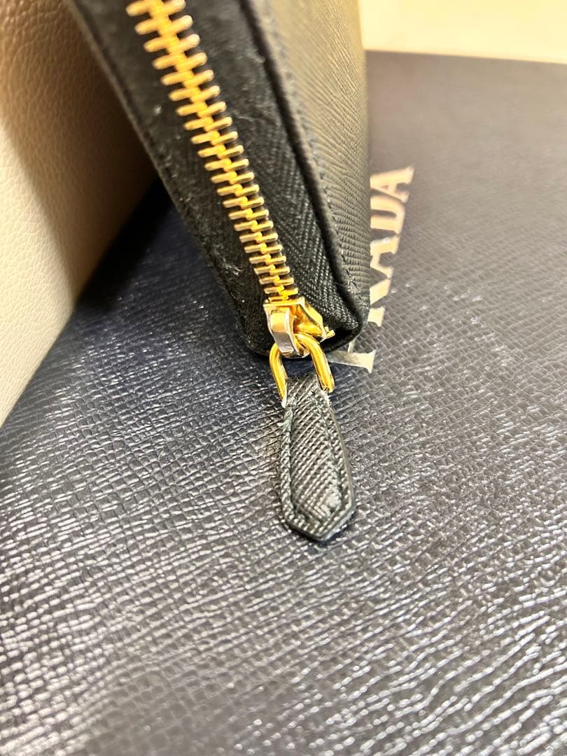 PRADA プラダ 長財布 ラウンドファスナー 黒 正規品 箱付き