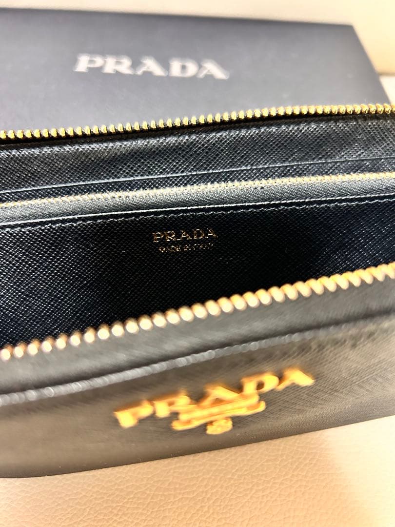 PRADA プラダ 長財布 ラウンドファスナー 黒 正規品 箱付き