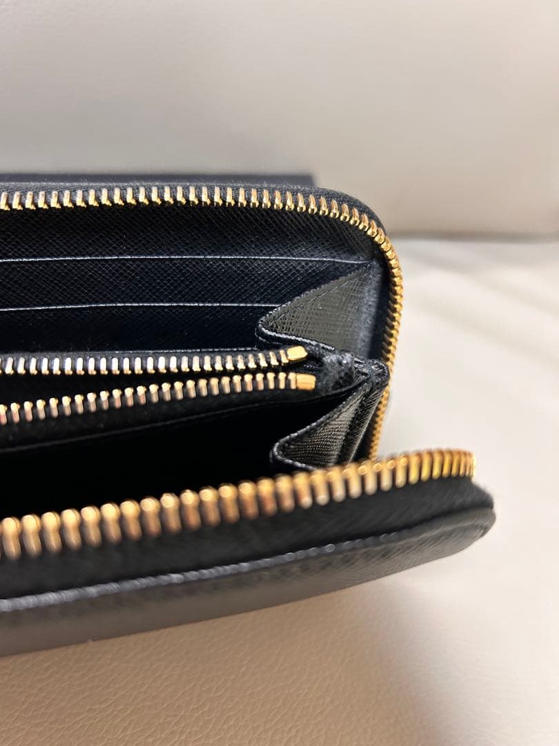 PRADA プラダ 長財布 ラウンドファスナー 黒 正規品 箱付き