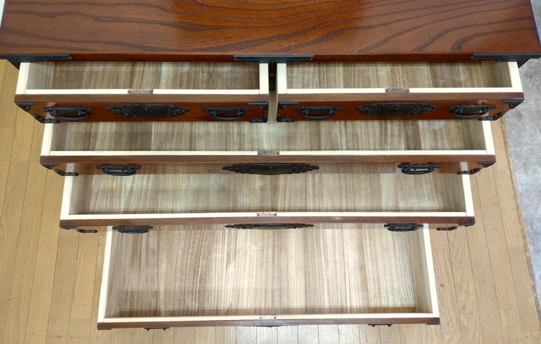 美品 内桐 欅(ケヤキ) 渦杢 杢目 彫刻 装飾金具 民芸手許箪笥 衣装箪笥