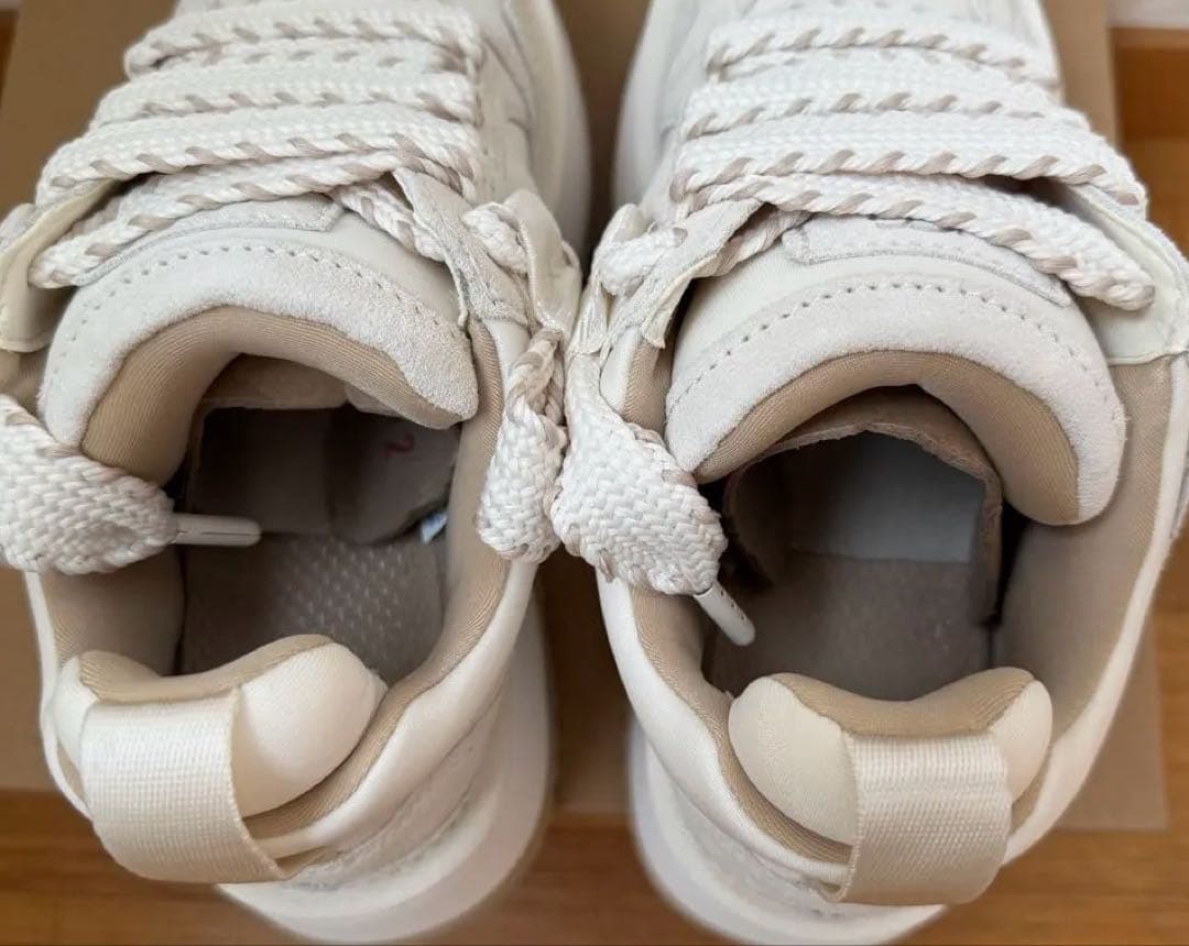 新品未使用　UGG ホワイト厚底スニーカー