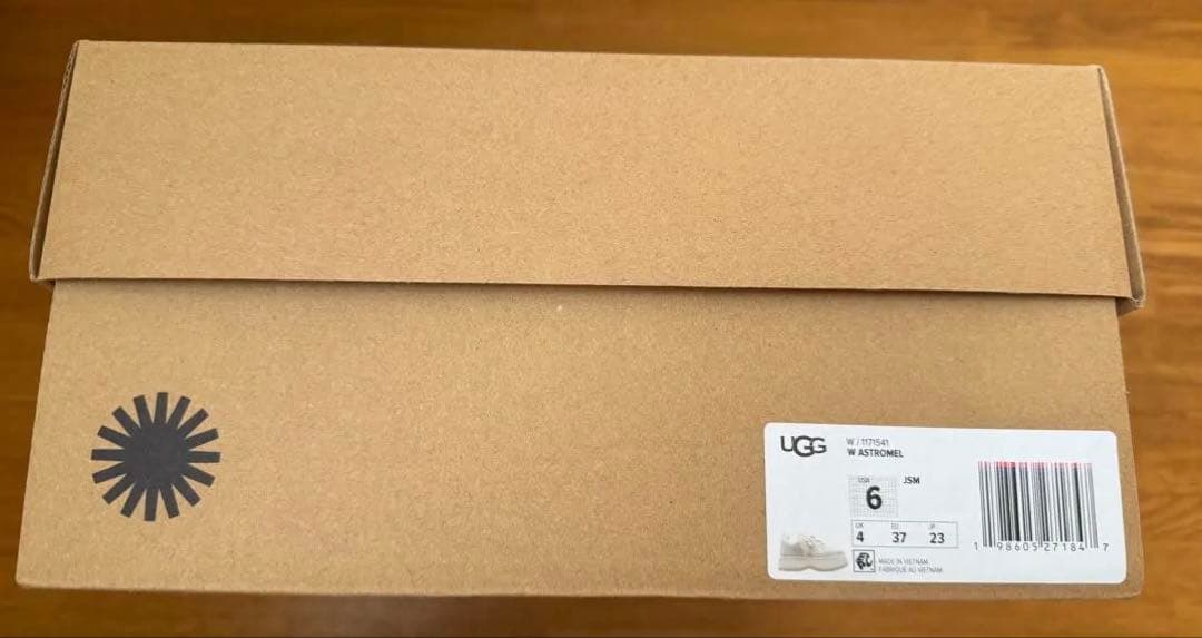 新品未使用　UGG ホワイト厚底スニーカー