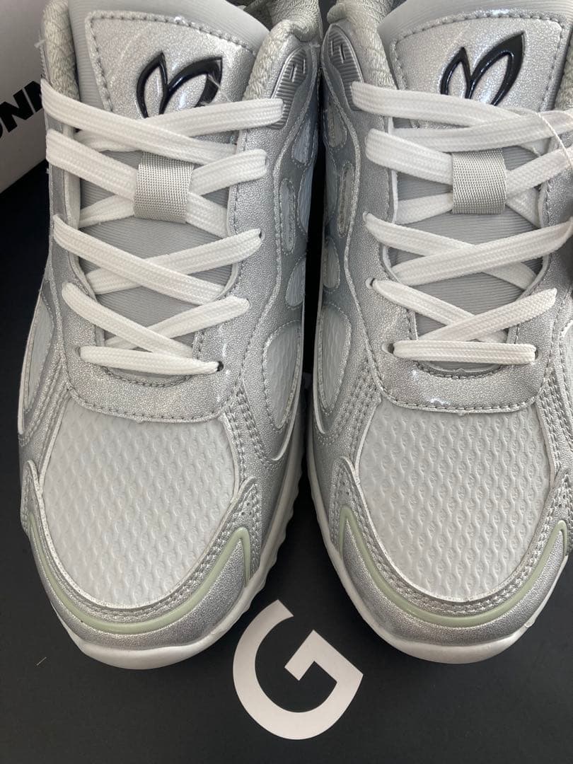 新品 パーリーゲイツ マスターバニー メッシュライクシューズ 27.0cm 銀