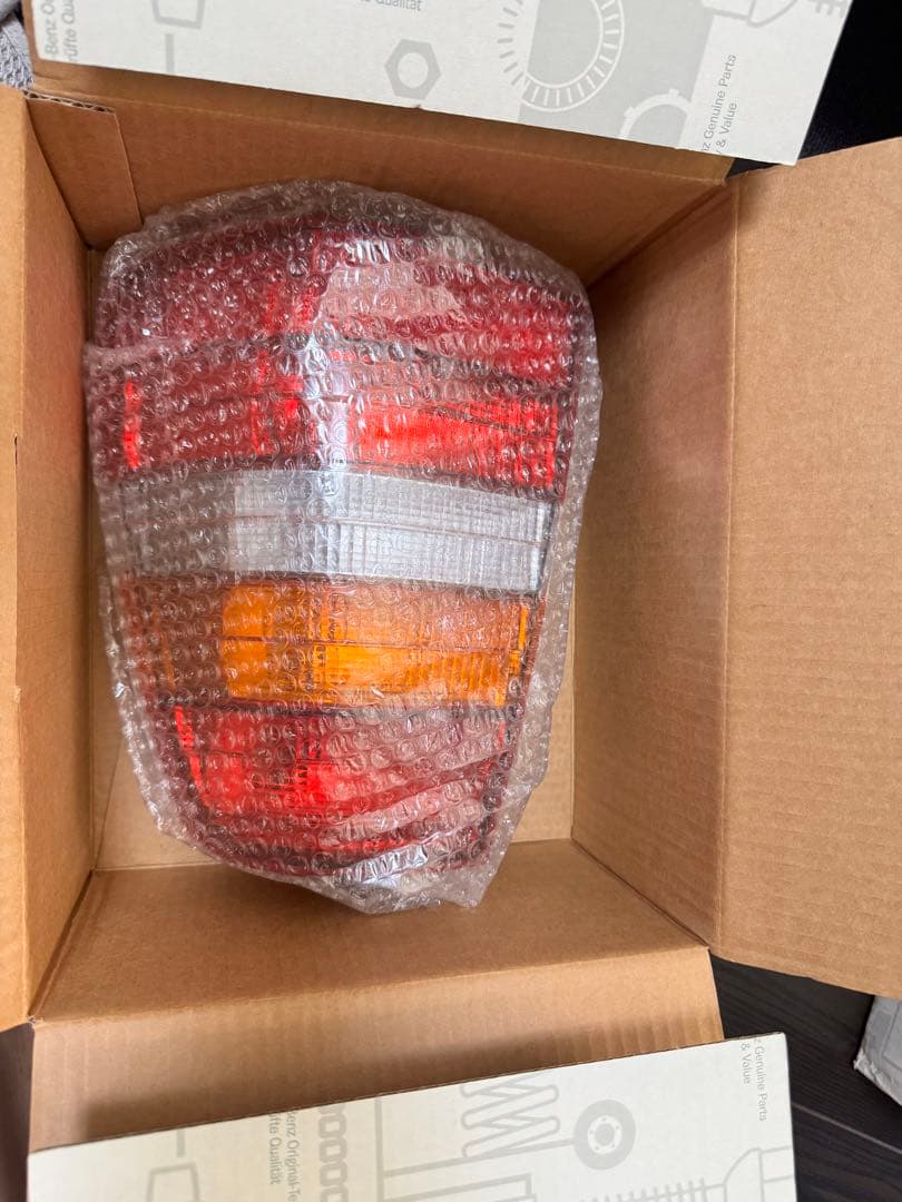 ベンツ Eクラスワゴン s124 テールライトレンズ 純正 左右セット