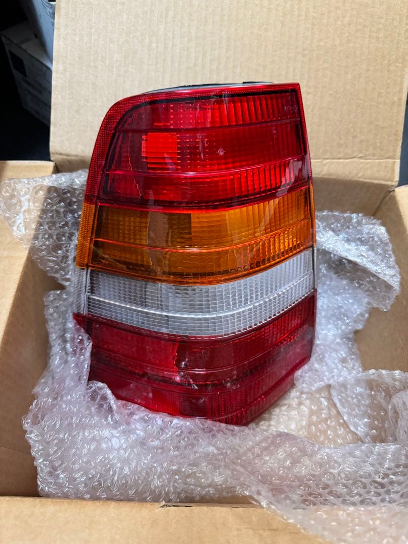 ベンツ Eクラスワゴン s124 テールライトレンズ 純正 左右セット