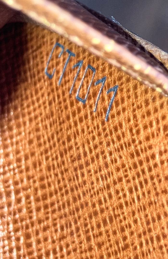 ルイヴィトン モノグラム コンパクトジップ 二つ折財布