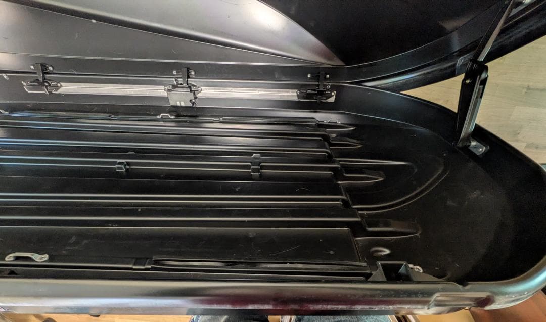 ＴＨＵＬＥ製ルーフキャリアとキャリアＢＯＸのセット