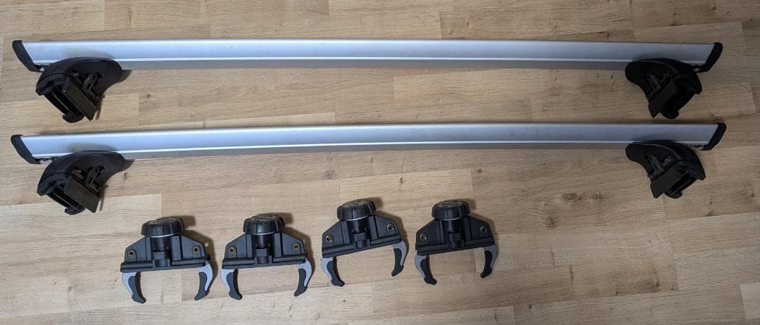 ＴＨＵＬＥ製ルーフキャリアとキャリアＢＯＸのセット