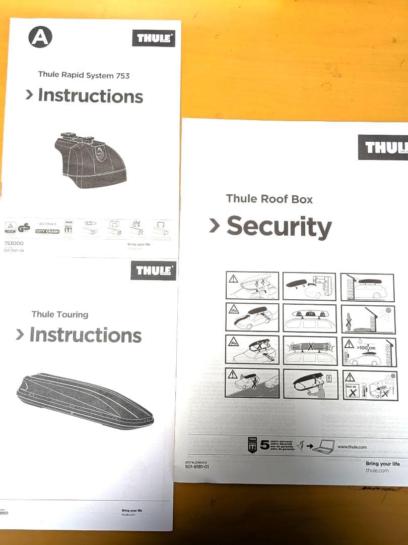 ＴＨＵＬＥ製ルーフキャリアとキャリアＢＯＸのセット