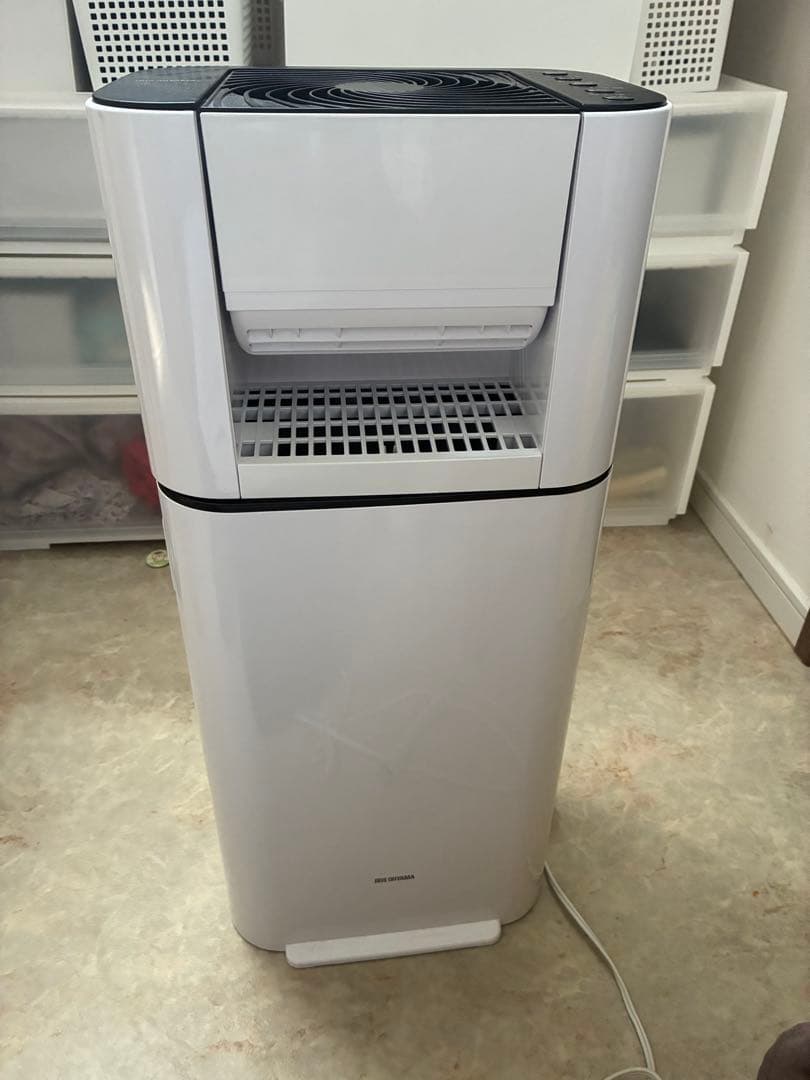 [新品同様]★アイリスオーヤマ　衣類乾燥除湿機 【IJD-150-W】