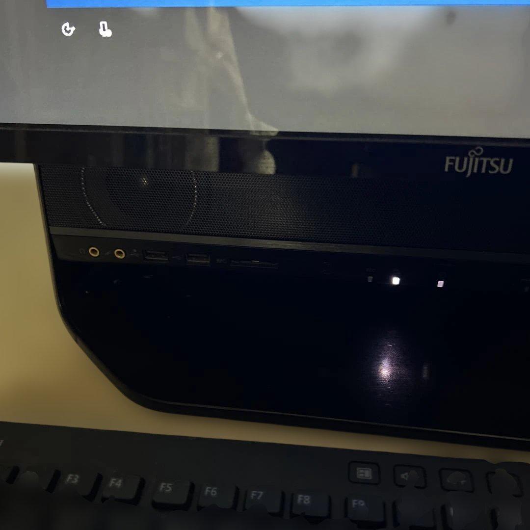 FUJITSU 富士通　FMVF90B2B 一体型パソコン　初期化済み