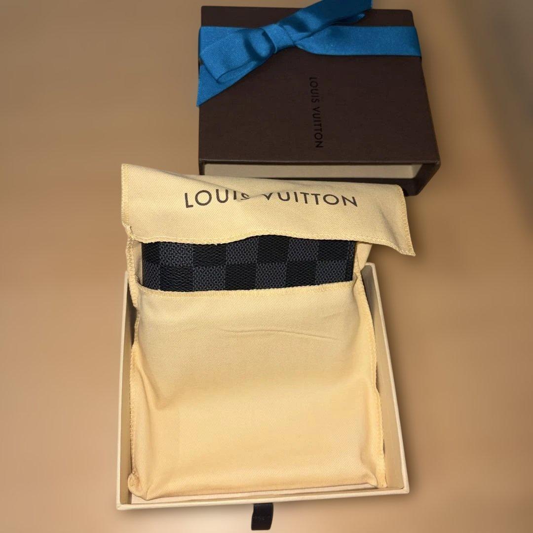 新品未使用　LOUIS VUITTONダミエ・グラフィット 二つ折り財布