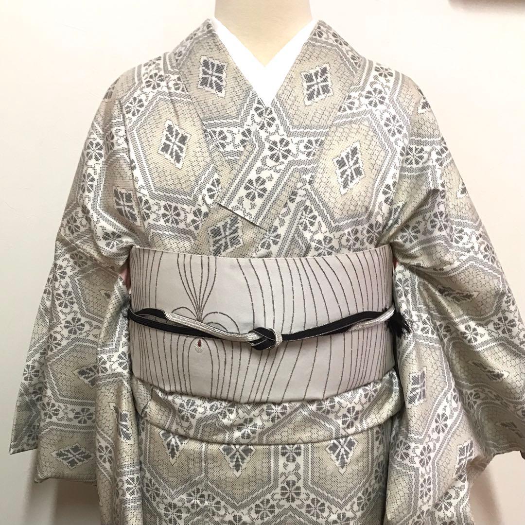 白大島　逸品　一元絣　大きな亀甲に唐草と小花　古典柄をモダンに　丸洗い済み⭐️