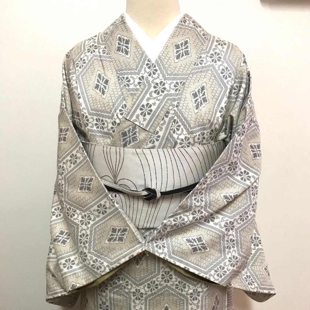 白大島　逸品　一元絣　大きな亀甲に唐草と小花　古典柄をモダンに　丸洗い済み⭐️