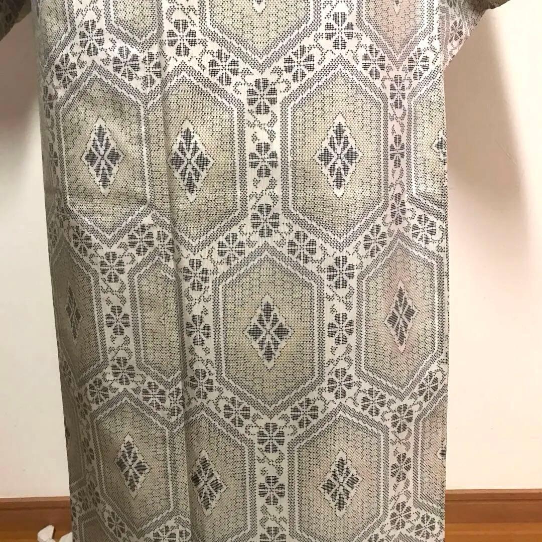 白大島　逸品　一元絣　大きな亀甲に唐草と小花　古典柄をモダンに　丸洗い済み⭐️