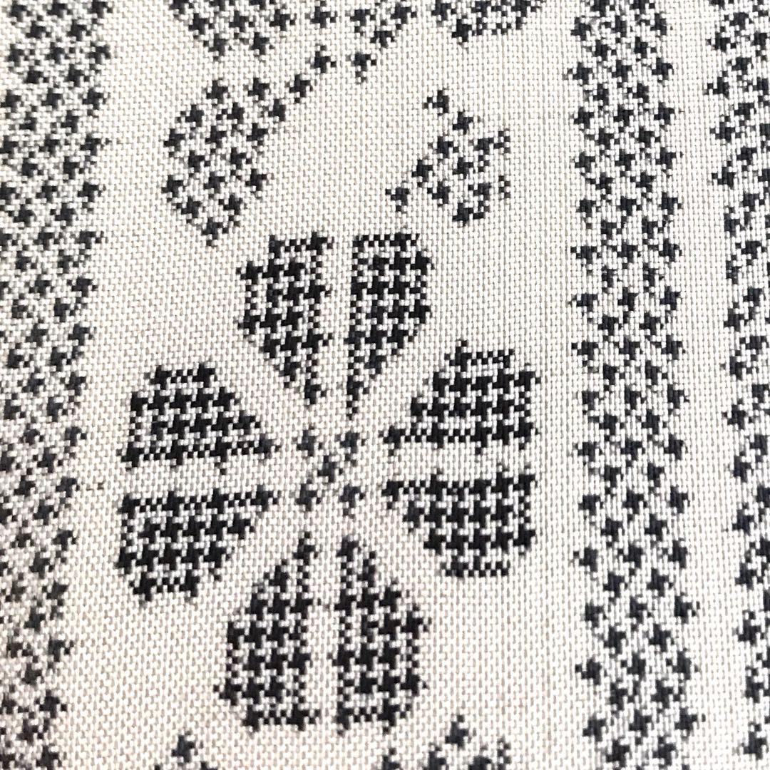 白大島　逸品　一元絣　大きな亀甲に唐草と小花　古典柄をモダンに　丸洗い済み⭐️