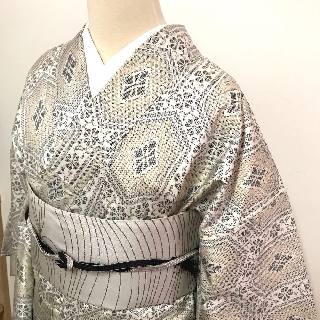 白大島　逸品　一元絣　大きな亀甲に唐草と小花　古典柄をモダンに　丸洗い済み⭐️