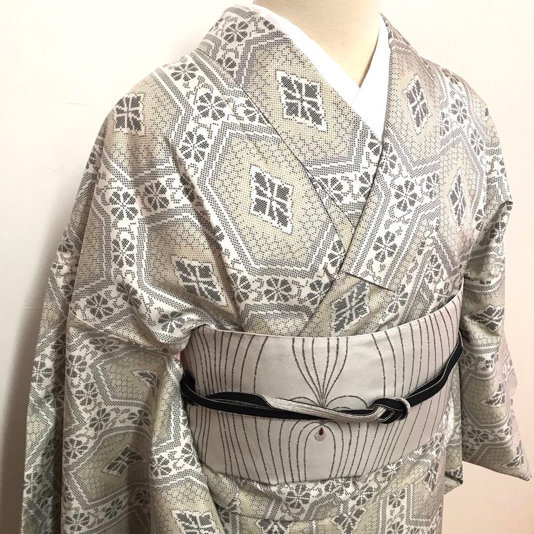 白大島　逸品　一元絣　大きな亀甲に唐草と小花　古典柄をモダンに　丸洗い済み⭐️