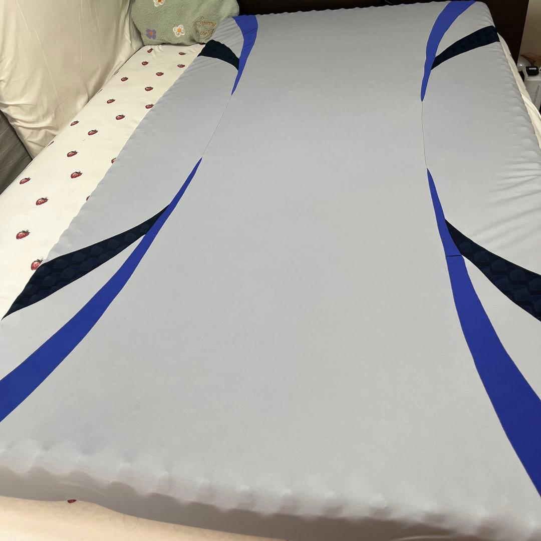 エアーマットレス グレーと青のデザイン　西川