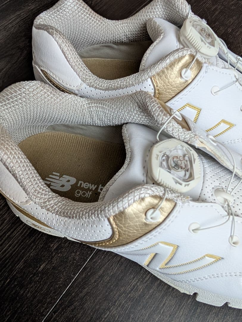 New Balance ゴルフシューズ ホワイト/ゴールド