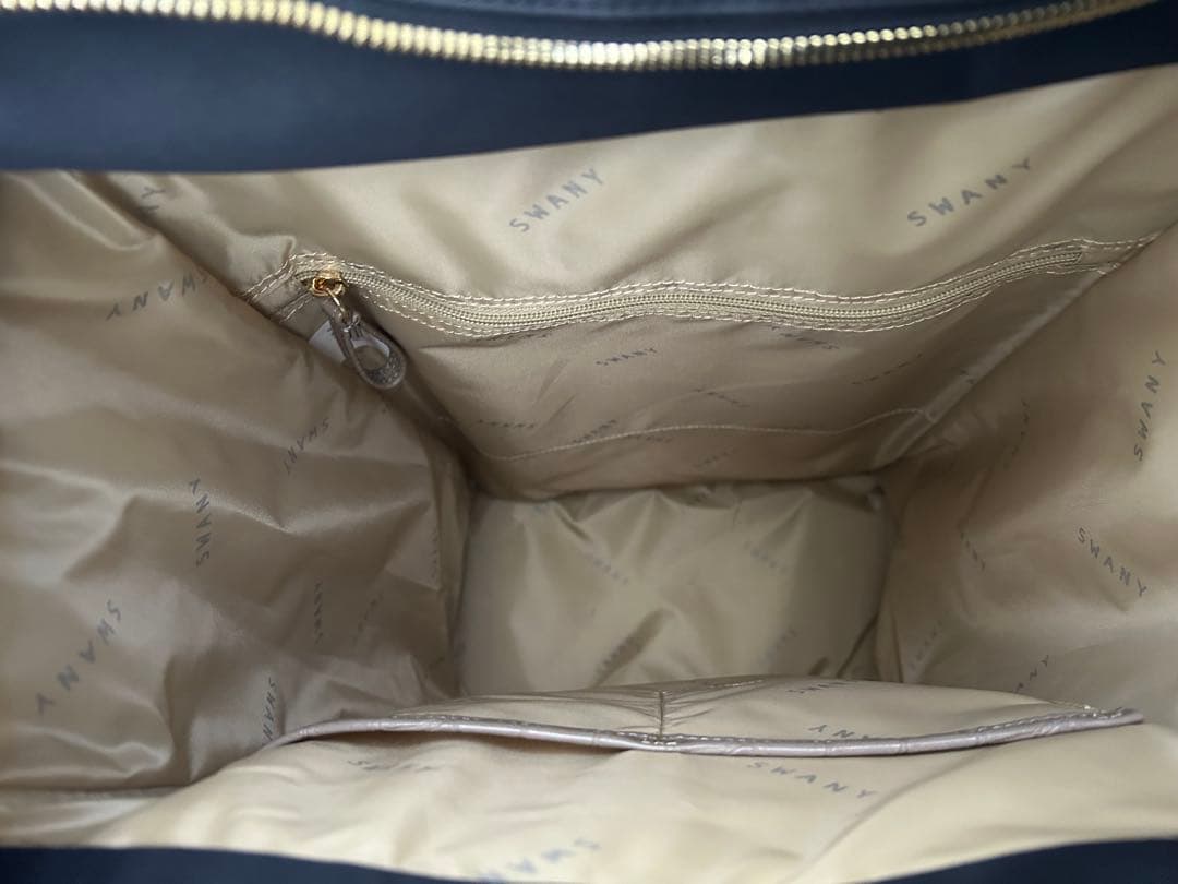 スワニー　クロコダイル風ベージュキャリーケース