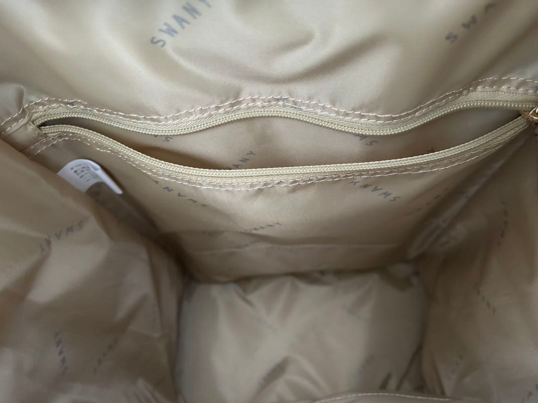 スワニー　クロコダイル風ベージュキャリーケース