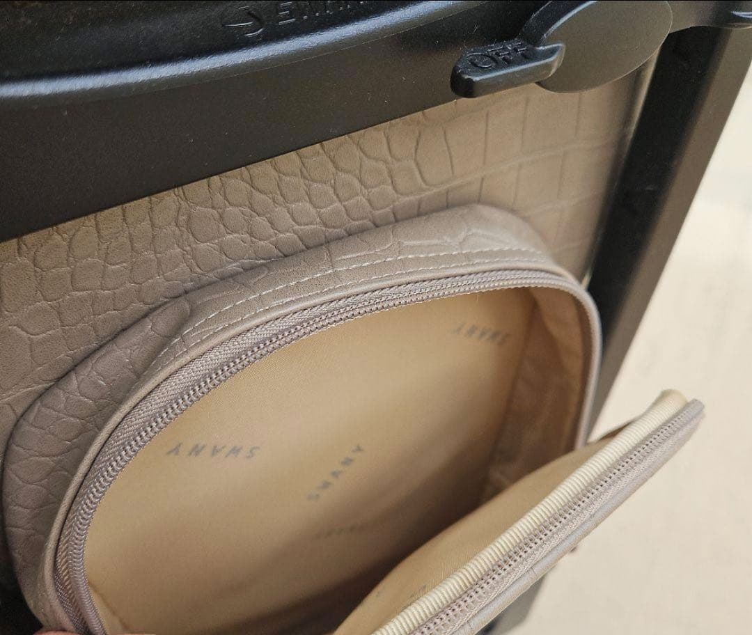 スワニー　クロコダイル風ベージュキャリーケース