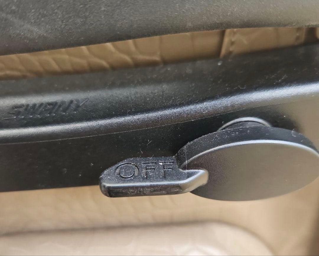 スワニー　クロコダイル風ベージュキャリーケース