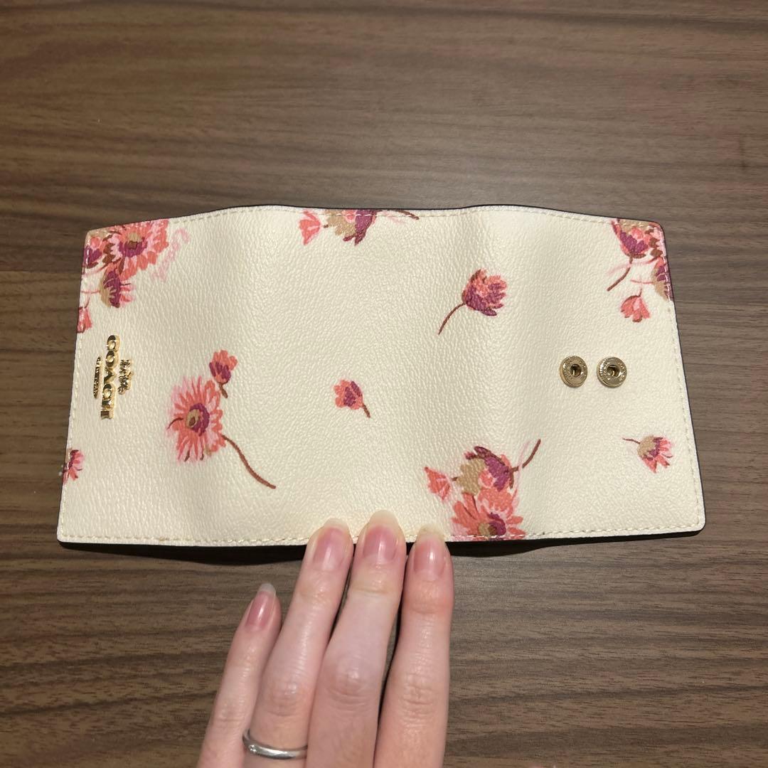 COACH 花柄 レザーキーケース