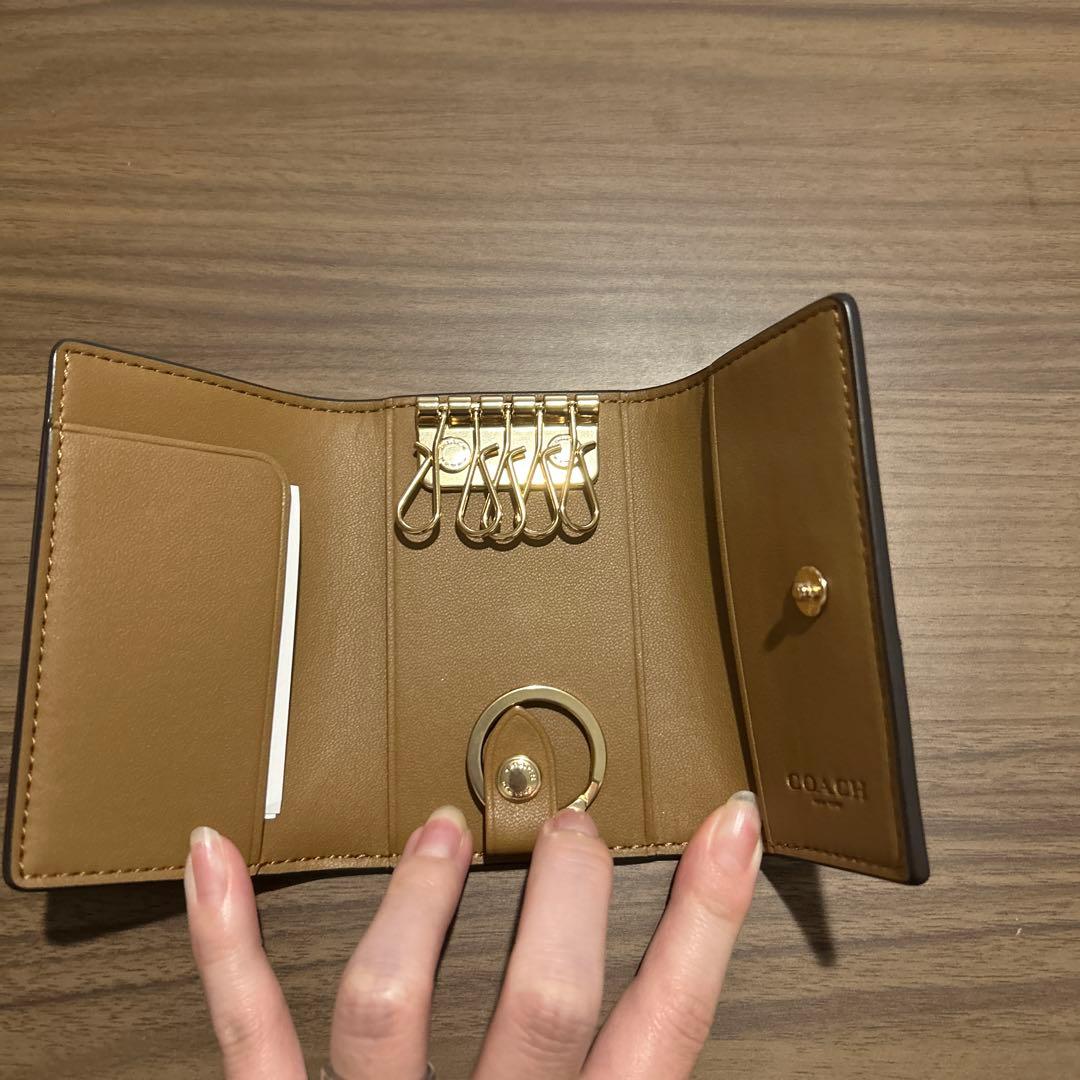 COACH 花柄 レザーキーケース