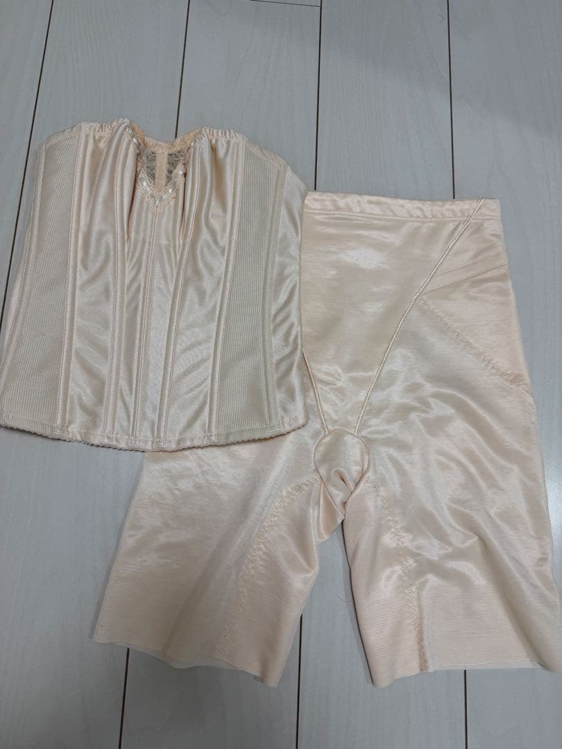 【フォーシスアンドカンパニー】インナーグラマラスビスチェ34&ガードル76