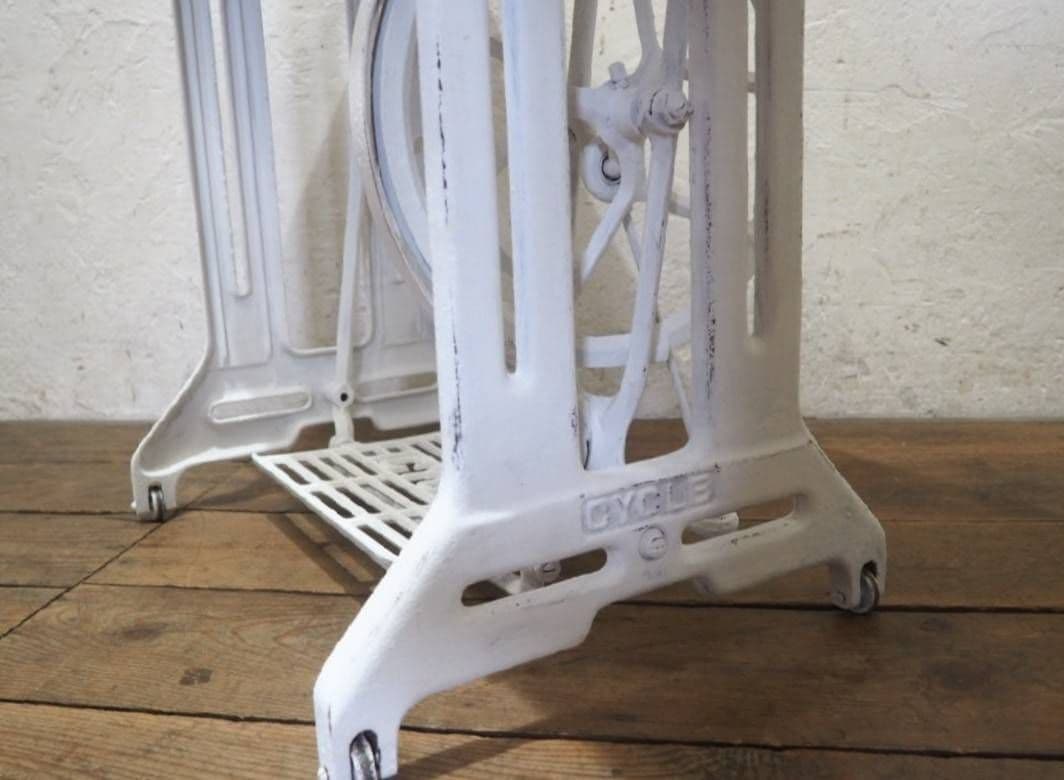 1065 白ペンキのミシンテーブル　デスク　学習机　レトロ　ビンテージ