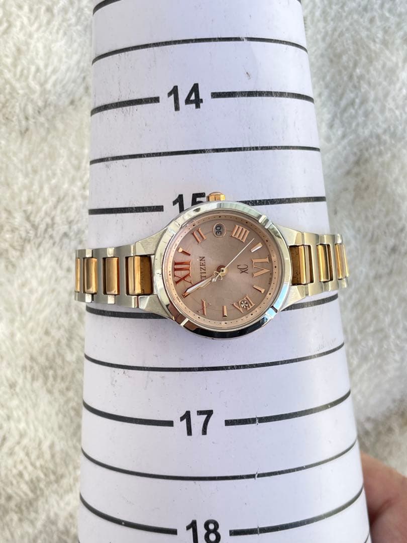 美品❣クロスシーxC　チタンミニソル　ピンク文字盤　H058　電波ソーラー　稼働